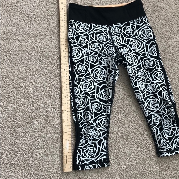 Lululemon Leggings Cropped Pants - Picture 8 of 8